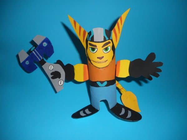 recyclart.org-do-it-yourself-ratchet-from-toilet-paper-roll-ratchet-and-clank-2016