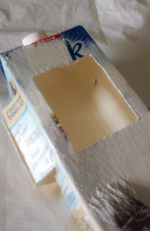recyclart.org-milk-carton-and-juice-carton-bird-feeder4