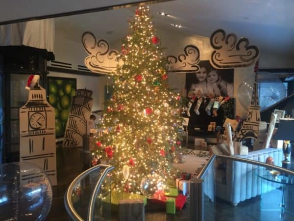 recyclart.org-cardboard-christmas-surprise