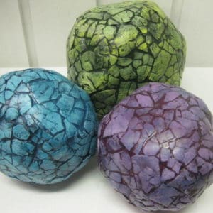 Decorative Balls Out Of Newspapers & Eggshells 1 &bull; Recycling Paper & Books