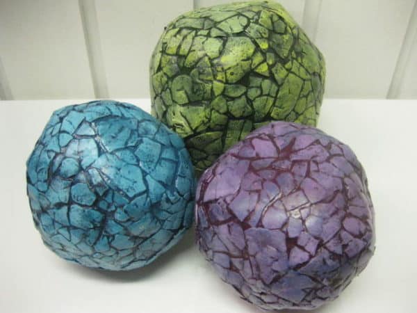 Decorative Balls Out Of Newspapers & Eggshells 2 • Recycling Paper & Books • Recyclart Decorative Balls Out Of Newspapers & Eggshells 1 • Recycling Paper & Books