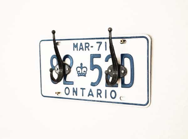 License Plate Coat Rack 1 &bull; Home & d&eacute;cor