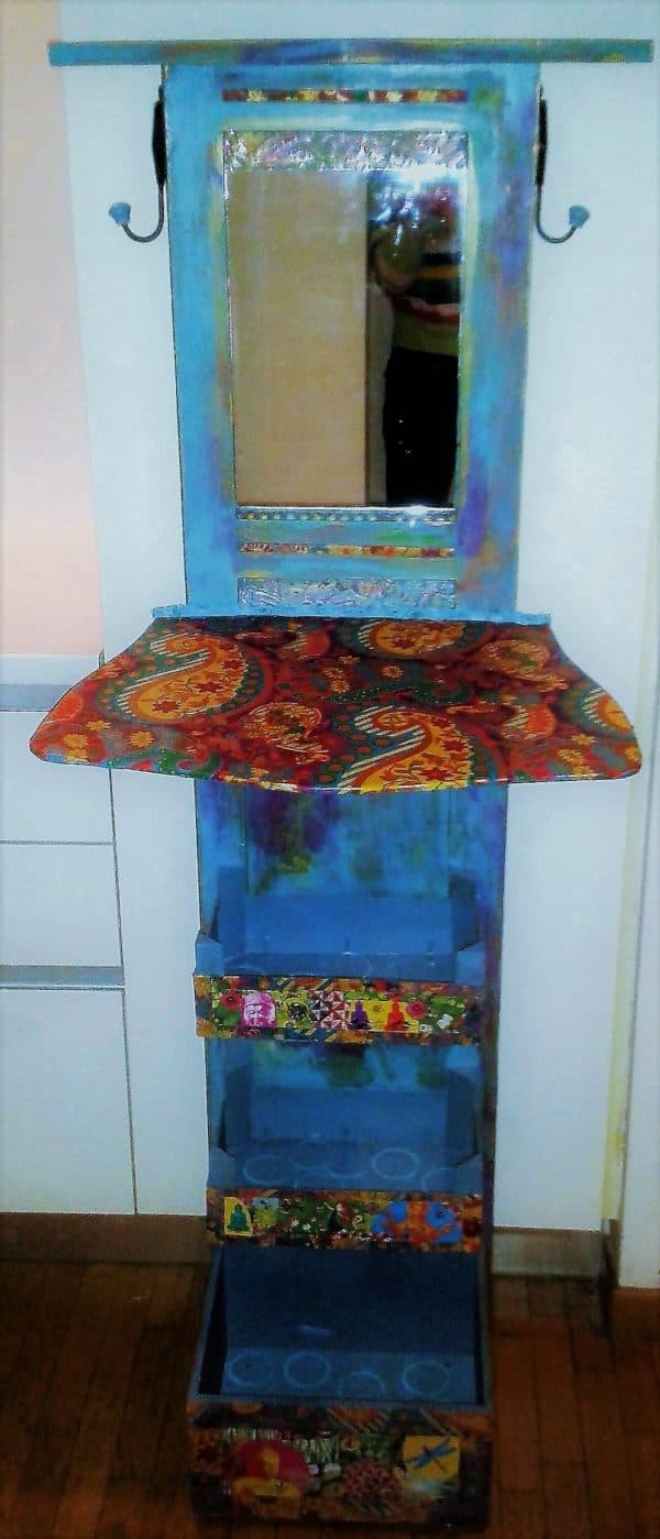 Upcycled Door Becomes This Mirrored Coat Rack 1 • Do-It-Yourself Ideas • Recyclart Entryway Mirrored Coat Rack1