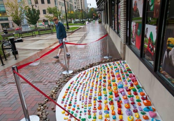 Brilliant Rock Painting Feat by Father & His Kid 5 &bull; Interactive, Happening & Street Art