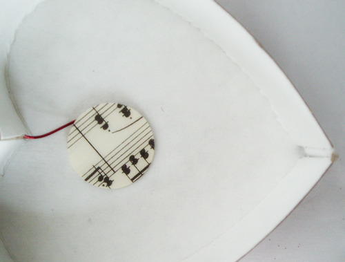 Cover the wire with a decorative piece of paper to keep the Sweetheart Dolls looking pretty.