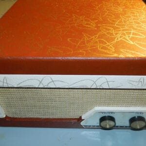 1Vintage-record-player-charging-station