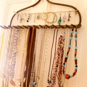 Eco-DIY-rake-jewelry-organizer
