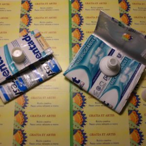 Portamonete-con-tubetti-del-dentifricio-2012