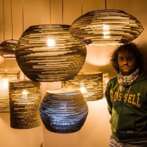 Szaman-z-lampami-z-kartonu-6