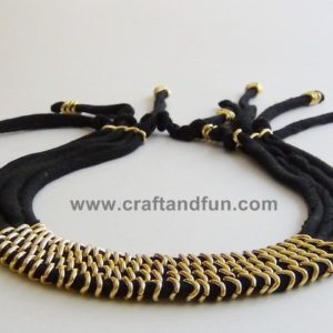 Tutorial-collana-fatta-con-t-shirt-riciclate-106