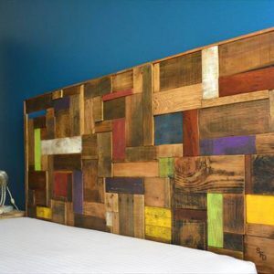 charming-pallet-queen-headboard-accent