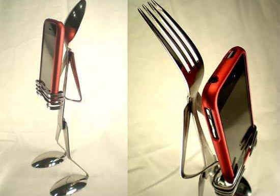 fork-and-spoon-iphone-stand1_XDdX8_24429