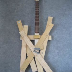 guitare-lattes-de-lit