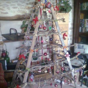 ladder-christmas-tree-recyclart