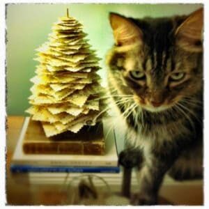recyclart.org-diy-make-a-paper-pine-tree-from-upcycled-materials-03