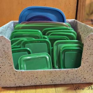 recyclart.org-freebie-diy-recycled-food-storage-lid-organizer