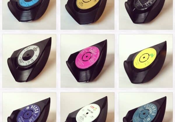 recyclart.org-upcycled-vinyl-7-single-phone-stands