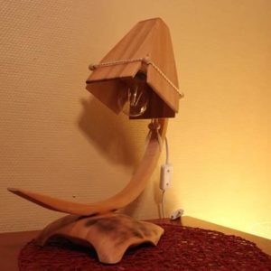 recyclart.org-wooden-lamp-from-one-left-over-board
